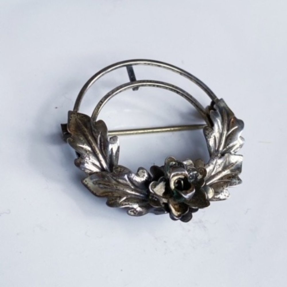 Vintage Beau Sterling Wreath Brooch